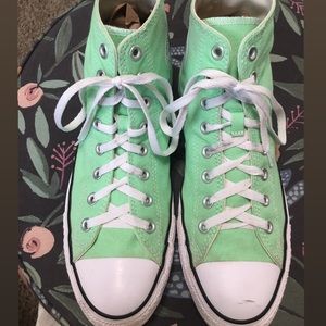 Lime converse size 10.5 men’s 12.5 women’s